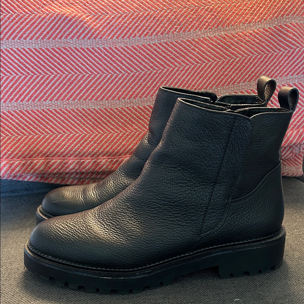 Nordstrom brand Women’s Black Leather Chelsea Boots